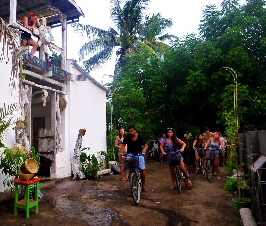 Gipsy Backpackers Hostel Джили Трауанган Екстериор снимка