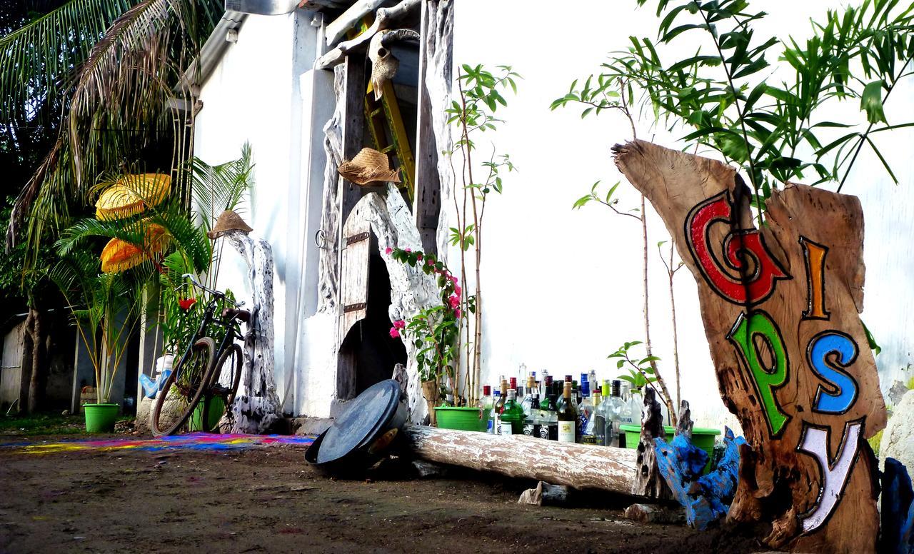 Gipsy Backpackers Hostel Джили Трауанган Екстериор снимка
