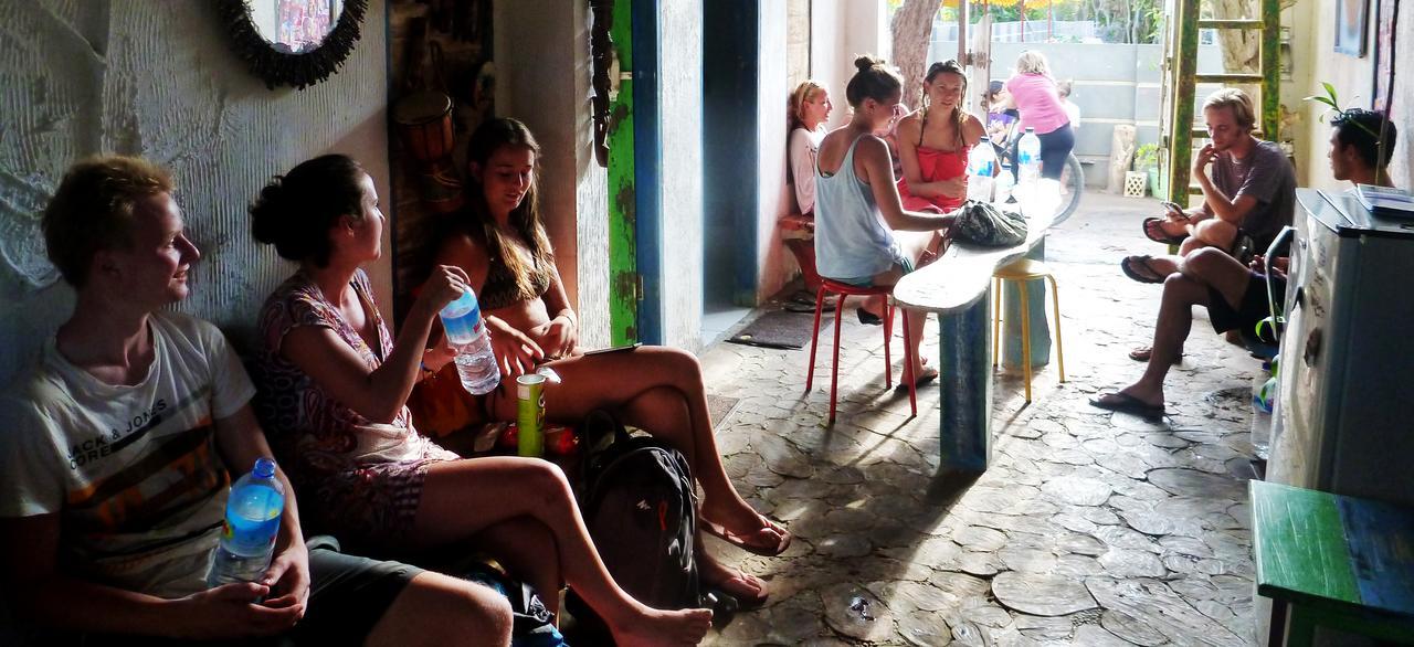 Gipsy Backpackers Hostel Джили Трауанган Екстериор снимка