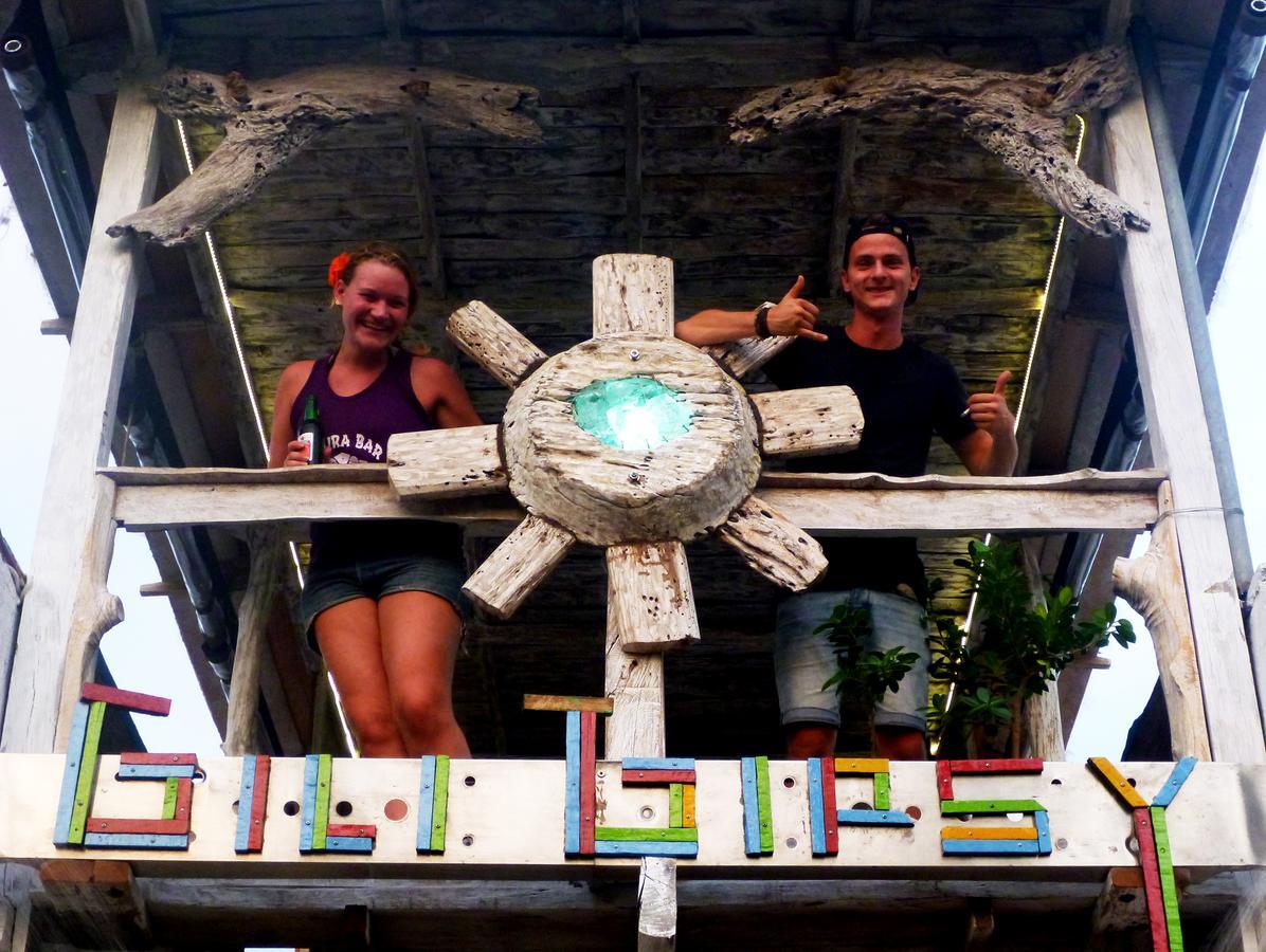 Gipsy Backpackers Hostel Джили Трауанган Екстериор снимка