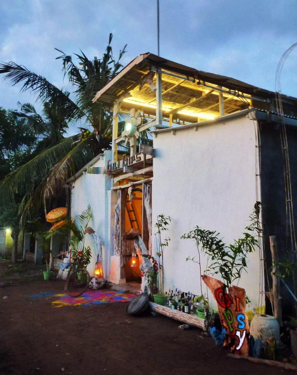 Gipsy Backpackers Hostel Джили Трауанган Екстериор снимка